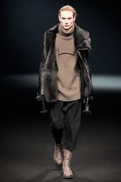 Look 28